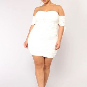 FashionNova Women’s White Stretchy off shoulder Party Plus size dress Size 2XL